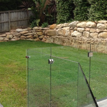 Finished rock retaining wall